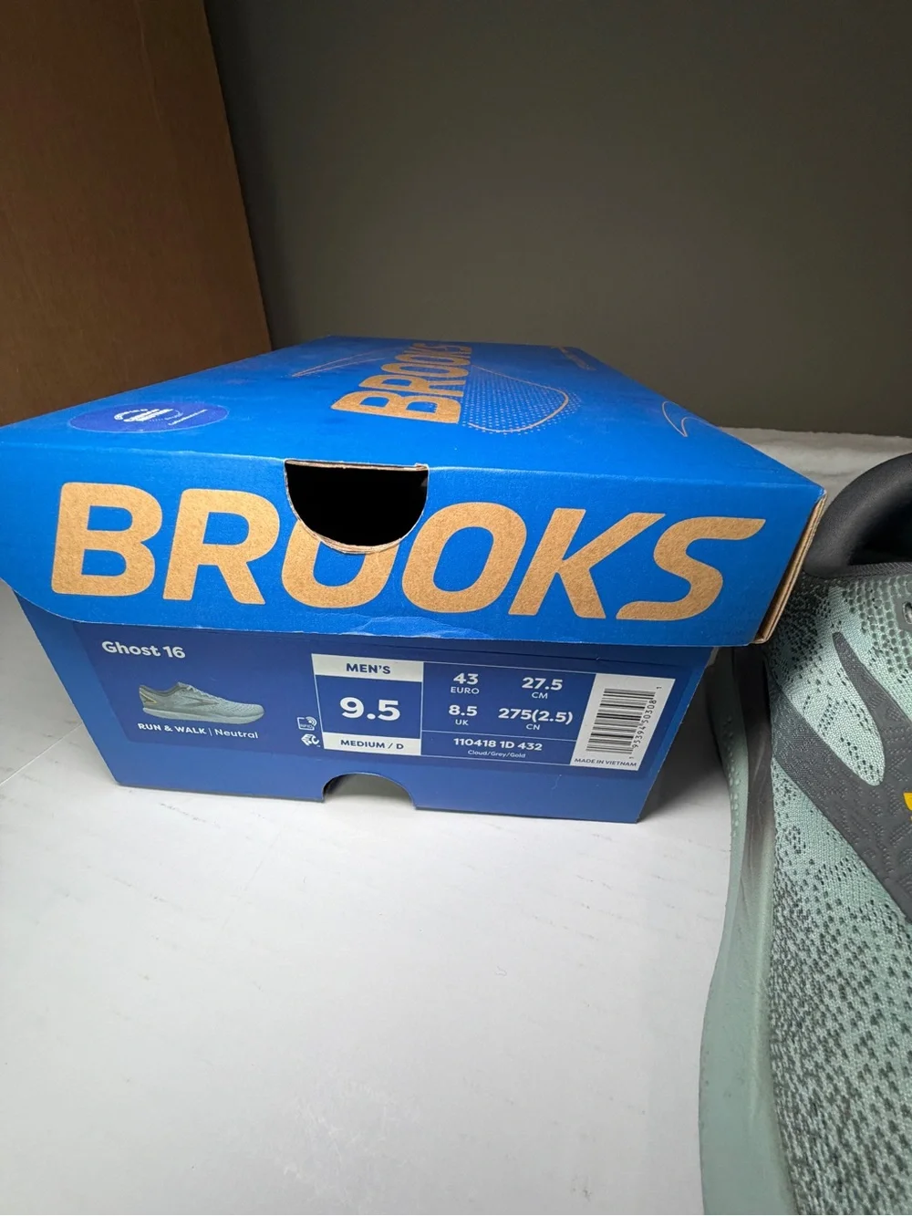 Brooks Mint Green men’s Running Shoes excellent condition